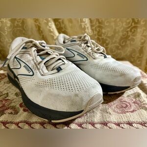 Men’s Brooks Beast GTS 23 Running Shoes Sneakers Gray/White Size 12 2E Wide